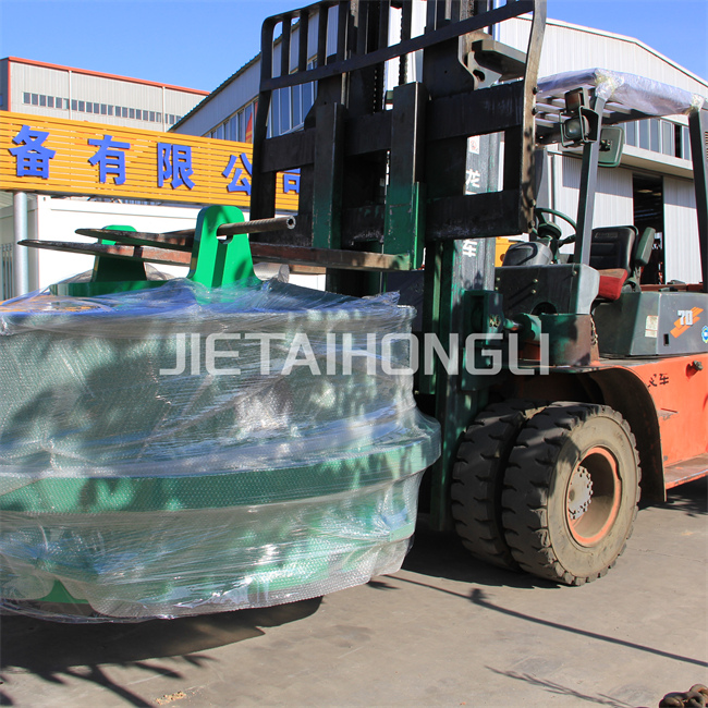 Les outils de forage, accessoires importants pour les plateformes de forage rotatives, sont mis en vente. 5